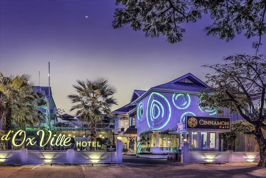 Oxville Hotel Padang  Exterior photo